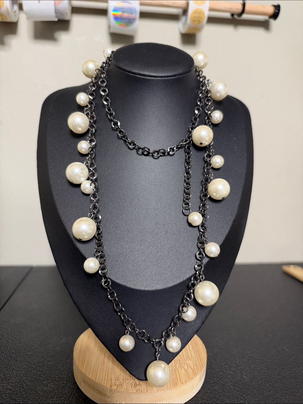 Faux Pearl Drop Multi-Strand Chain Statement Necklace - Cream Pearls on Black